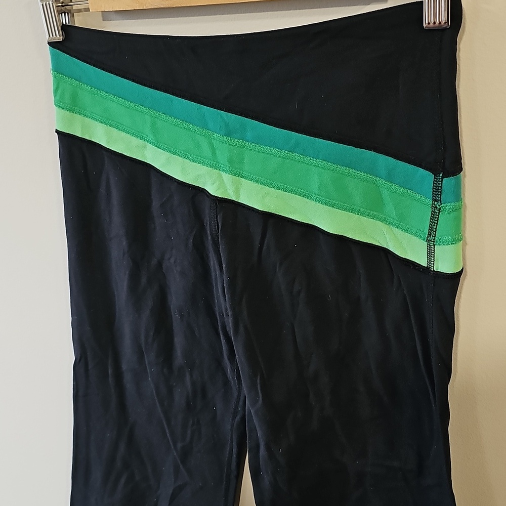 lululemon athletica 26x21 Black Cropped Leggings - Picture 2 of 5
